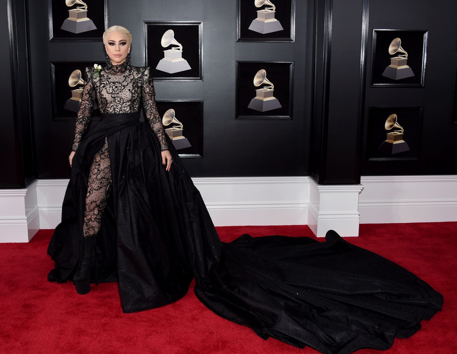 2019 Grammy Ödül Töreni’nde Ödüller Sahiplerini Buldu, Kırmızı Halıda Şıklık Konuştu 2019 Grammy Ödül Töreni’nde Ödüller Sahiplerini Buldu, Kırmızı Halıda Şıklık Konuştu